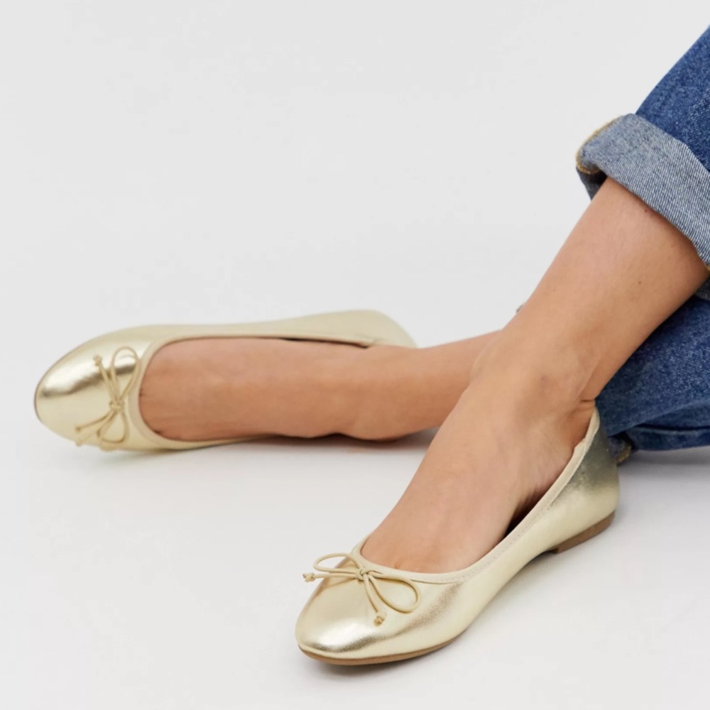 Sam Edelman Gold Ballet Flats. Size 8.